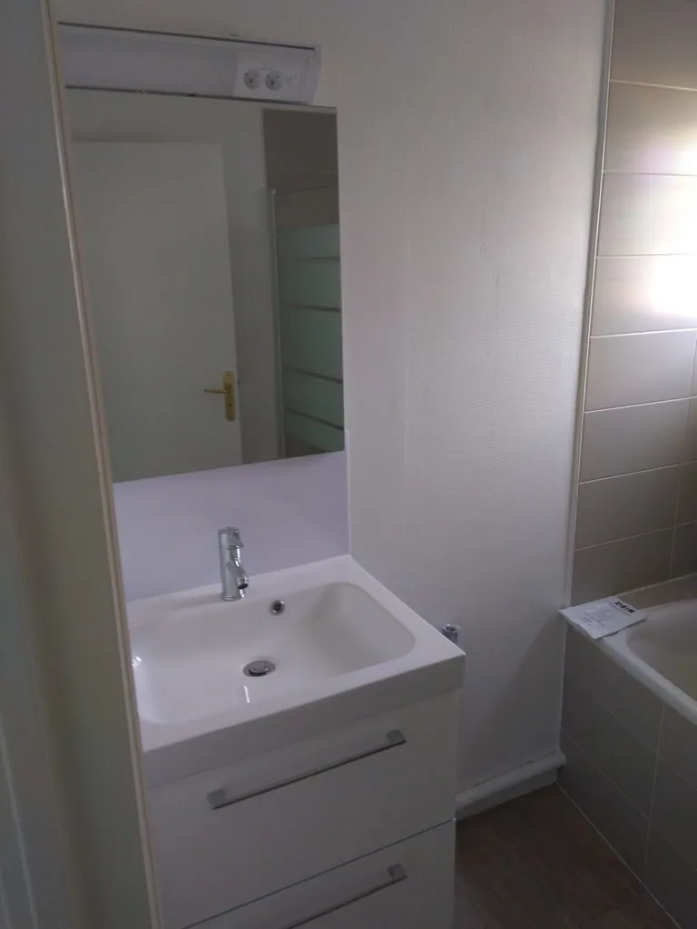 Vannitoad - 3-Bed Flat with West Terrace in Vannes
