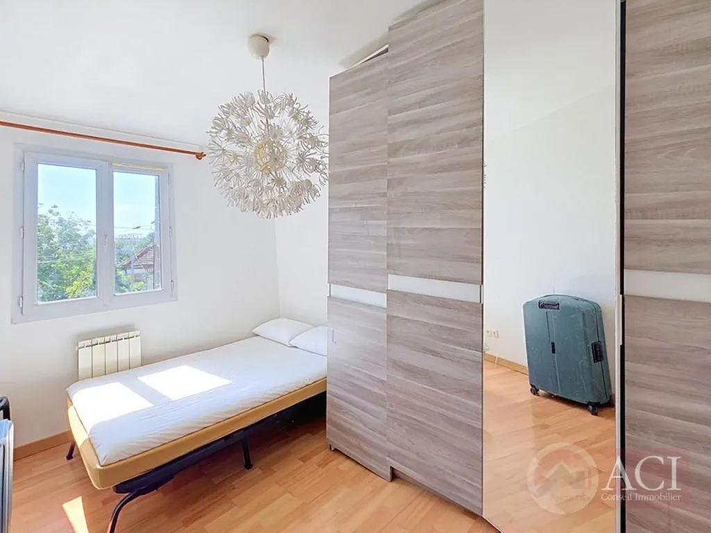 Magamistoad - 6-Piece House with Garden in Sarcelles