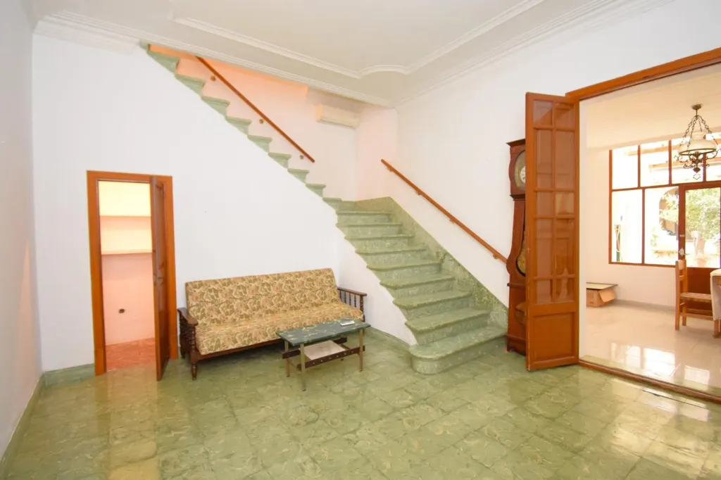 Esik - Charming Townhouse with Garage in Muro