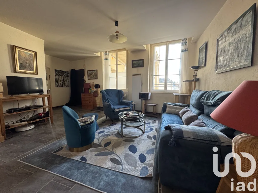Living Room - Bright Apartment with Parking in Château-Thierry
