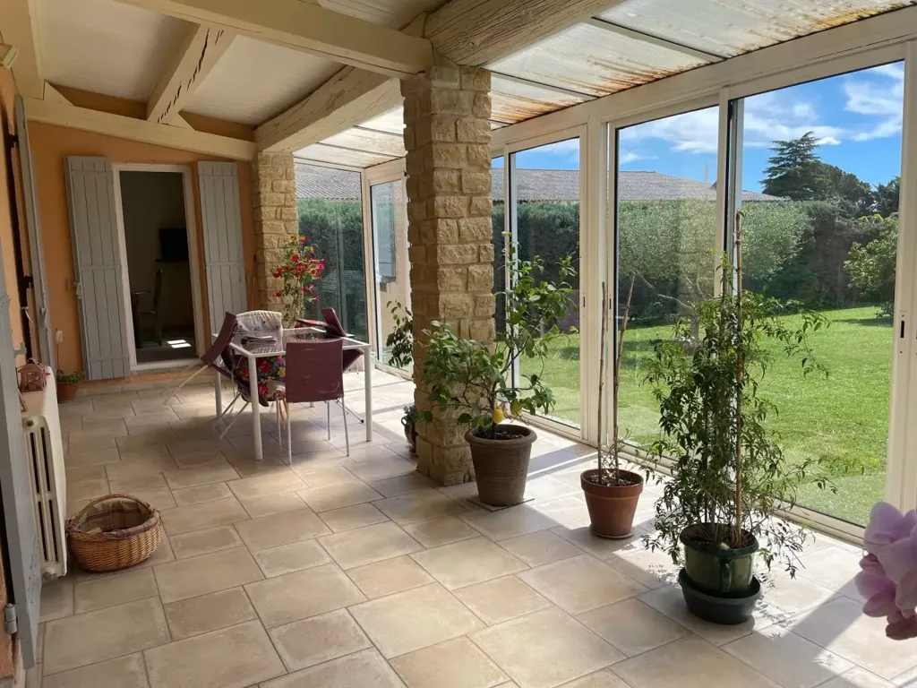 Terrasse - Villa avec Piscine et Jardin à Uzès