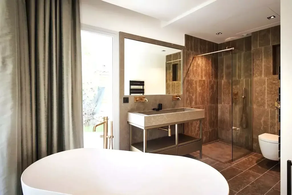 Bathrooms - 1950s Villa with Sea View in Cap d'Antibes