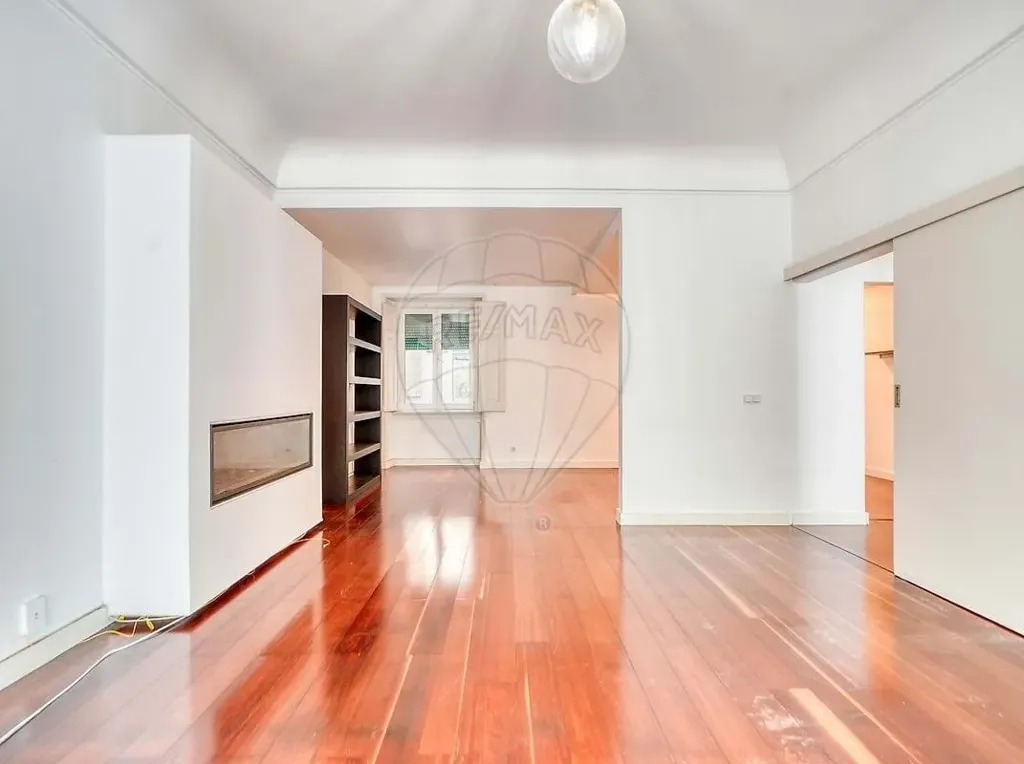 Séjour - Lisbon Condo with Terrace and Fireplace