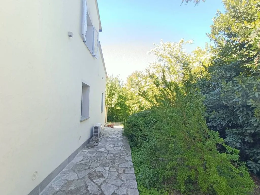 Jardin - Villa with Private Park in Rignano Sull'Arno