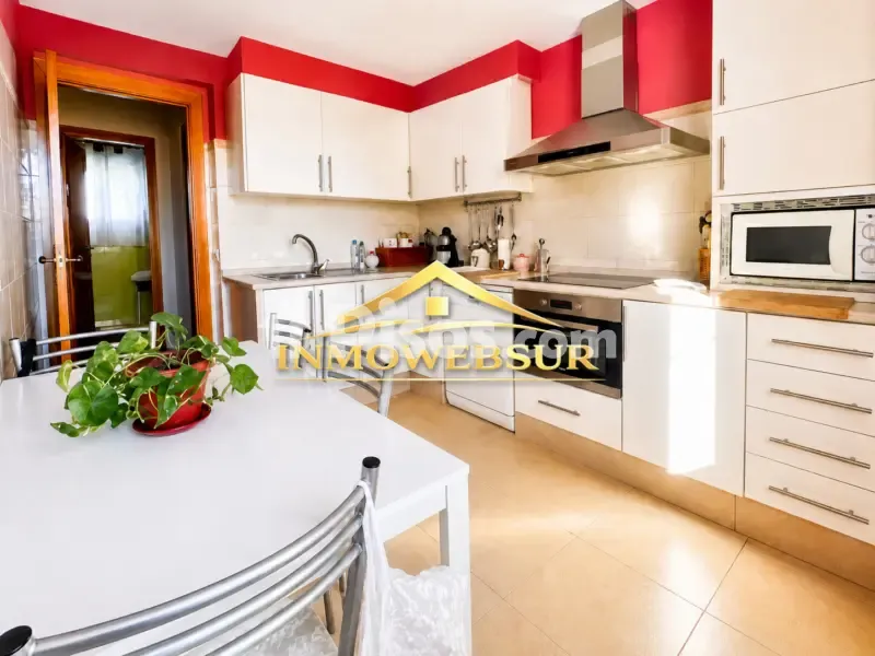 Cucina - Spacious Flat with Balcony and Terrace in Lepe