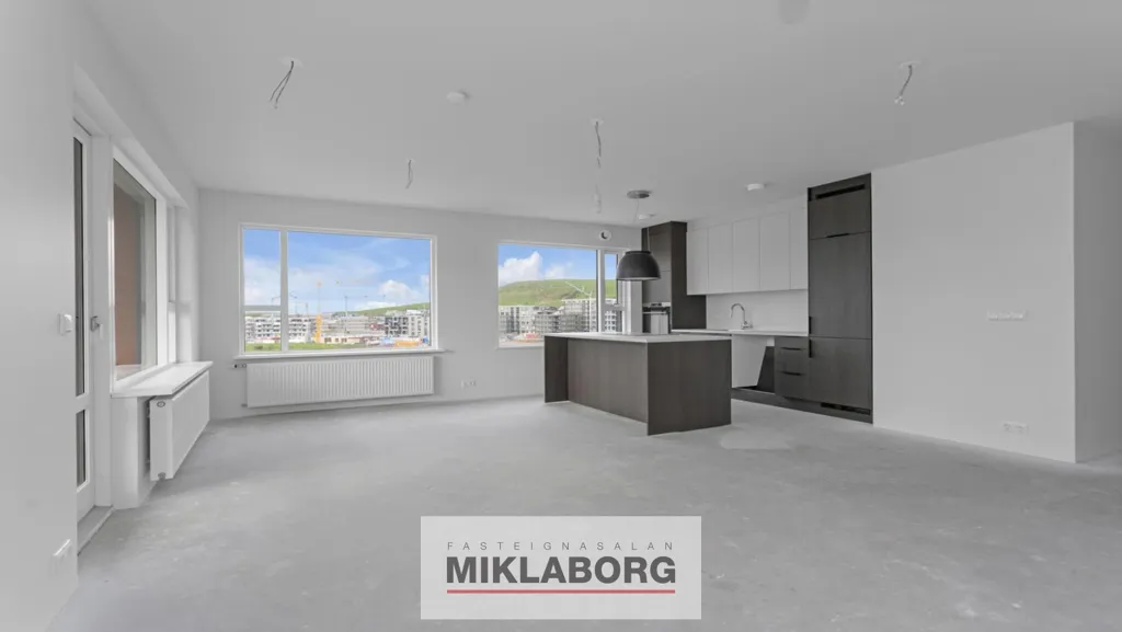Cuisine - Five-Storey Apartment with Balcony in Hafnarfjörður