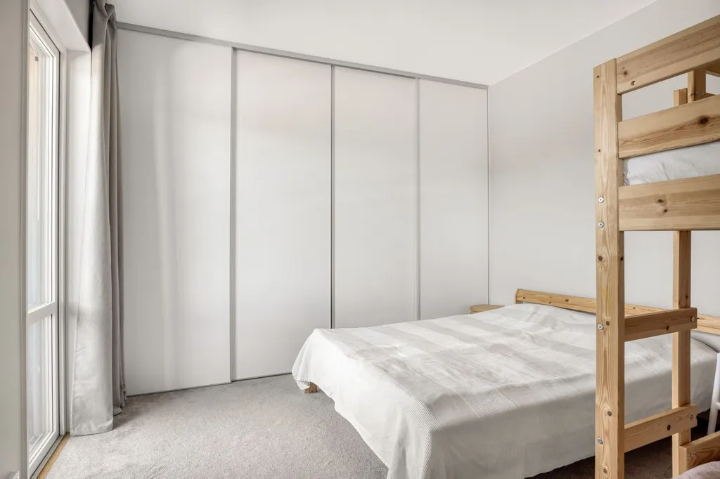 Chambres - Two-Bedroom Flat with Balcony in Central Knivsta