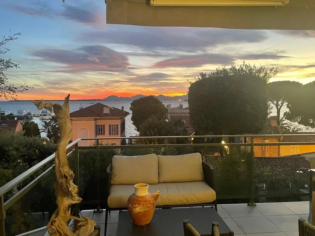 Terrasse - Appartement Luxueux avec Vue Mer à Antibes