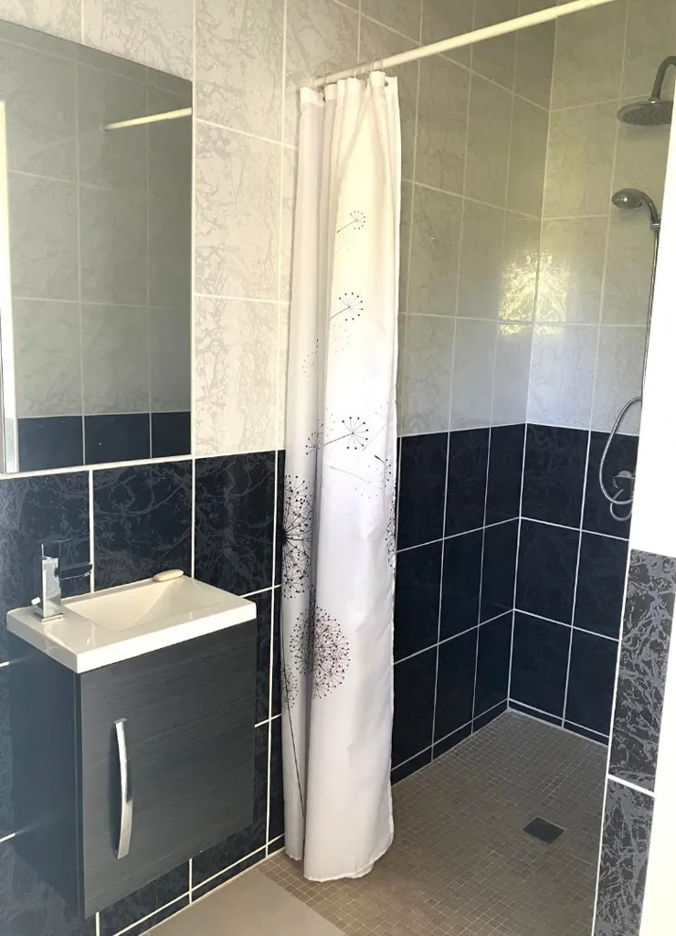 Salles de bain - Appartement en Rez-de-Jardin avec Jardin à Béziers