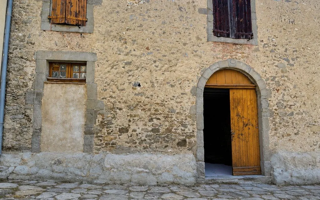 Extérieur - Remise à Rénover avec Vue sur Château à Leuc