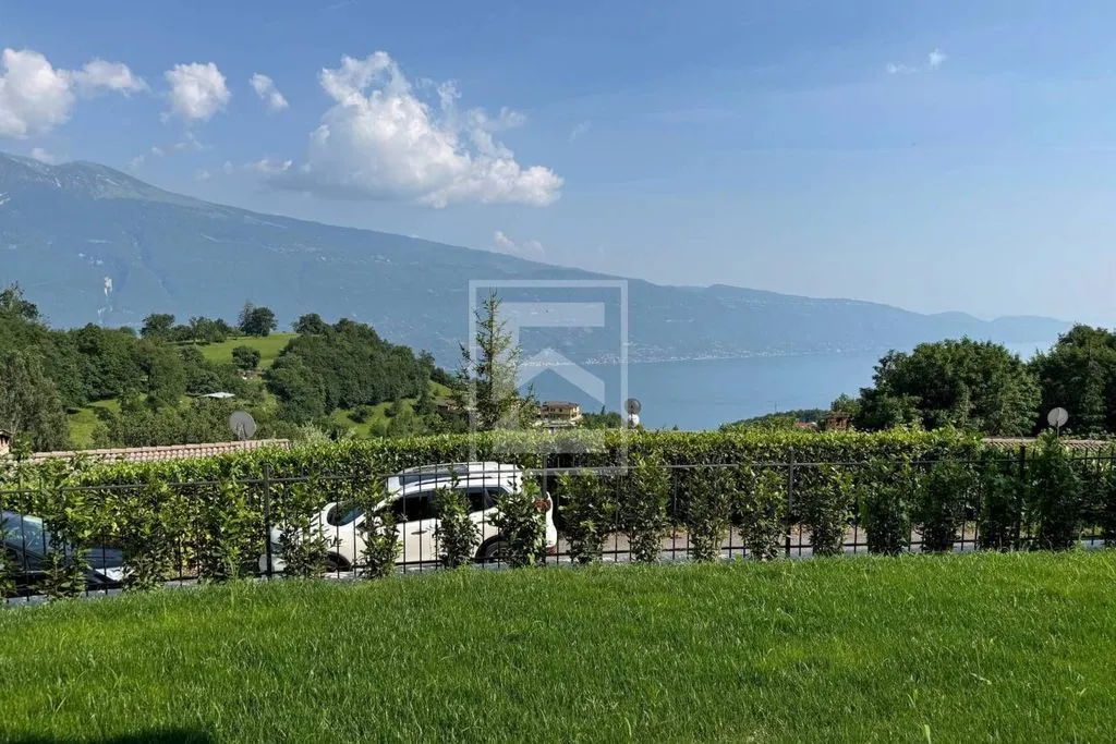 Aed - Villa with Pool Under Construction in Tignale