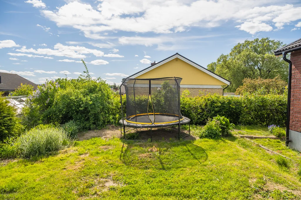 Aed - 1-Storey Villa with Central Location