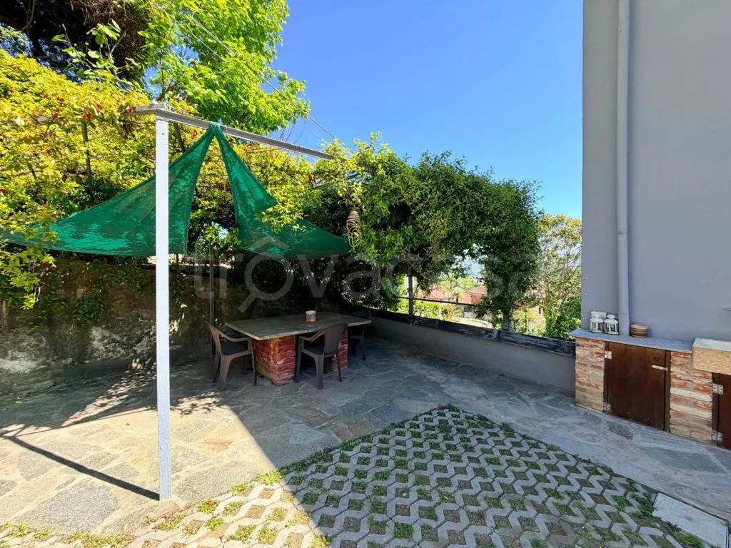 Terrazza - Restored Villa with Garden in Bra