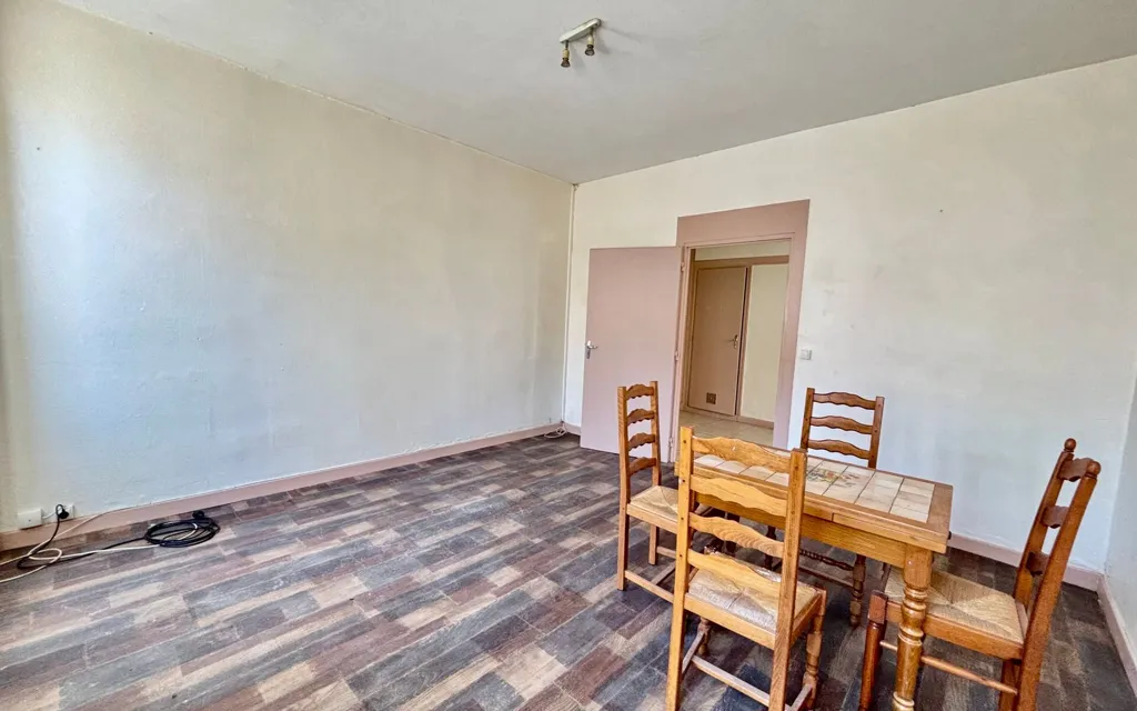 Salle à manger - Studio Lumineux à Miribel