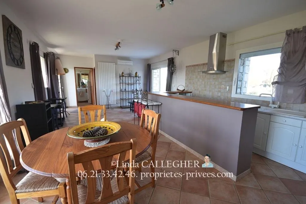 Salle à manger - Maison de Luxe avec Lac Privé à Barjac