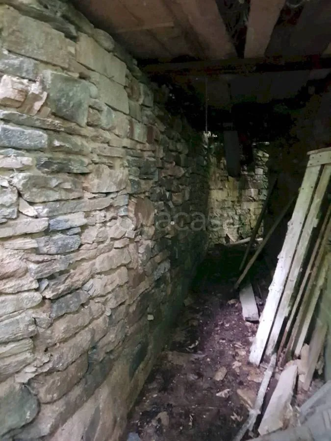 Toad - Rustic Storage with Land near Torre Pellice