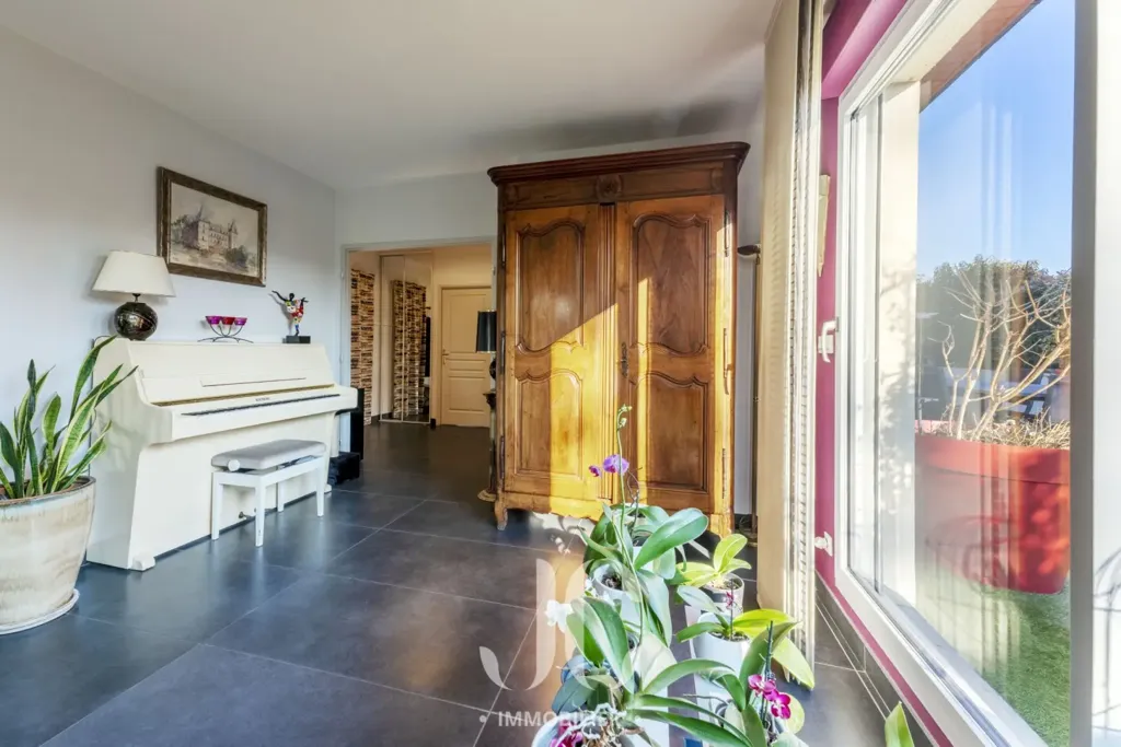 Esik - Luxury Flat with Terrace in Tassin-la-Demi-Lune
