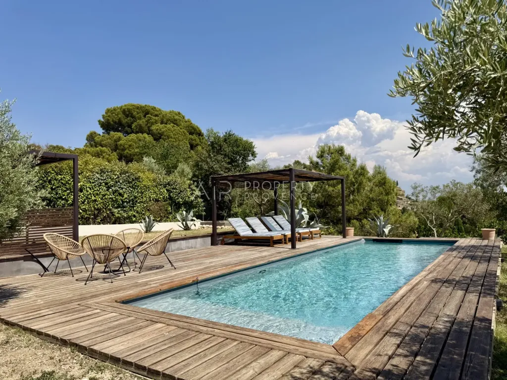 Piscine - Villa Rénovée avec Piscine à Cadenet