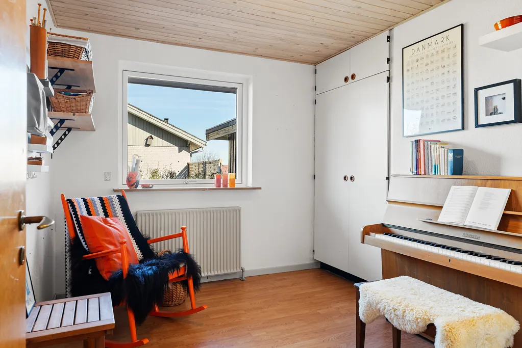 Bureau - 1-Plan Villa with South-Facing Terrace in Quiet Area