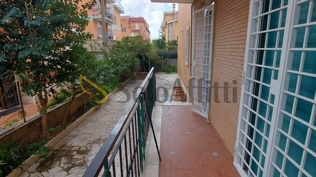 Balcone - Spacious Trilocale with Outdoor Space in Ladispoli