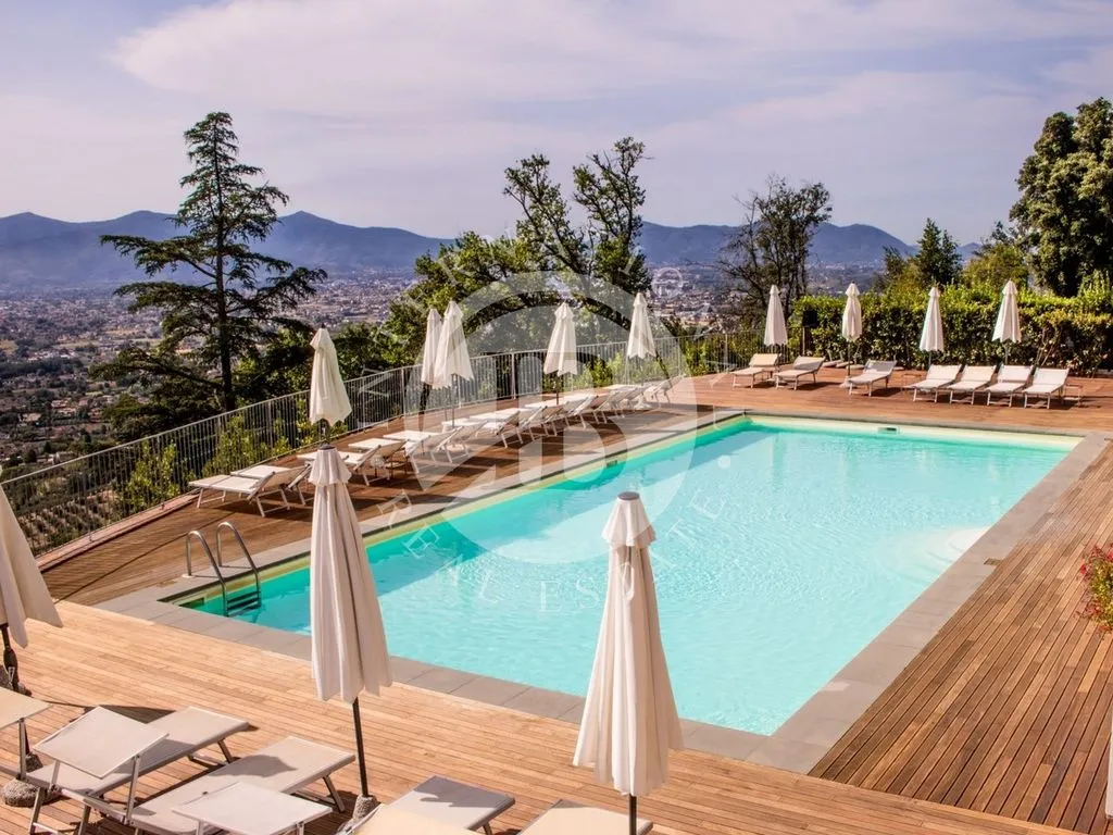 Pool - Luxury Apartment with Pool in Lucca, Tuscany