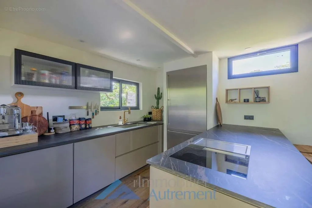 Köök - Charming Property with Pool in Puyricard