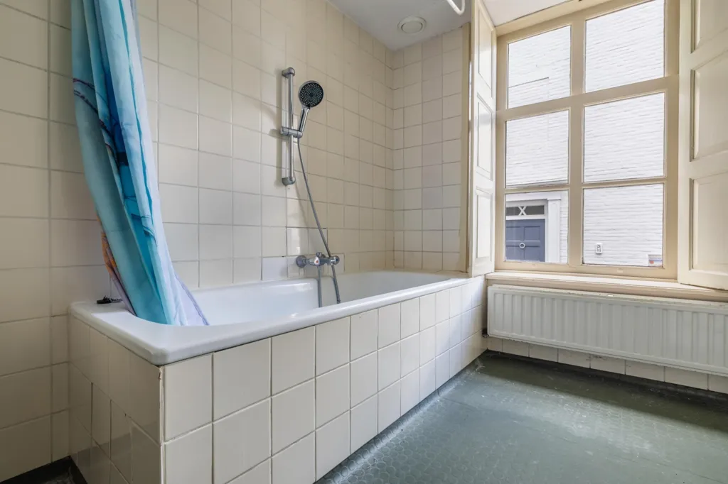 Bathrooms - Monumental Villa with Historical Charm in Breda