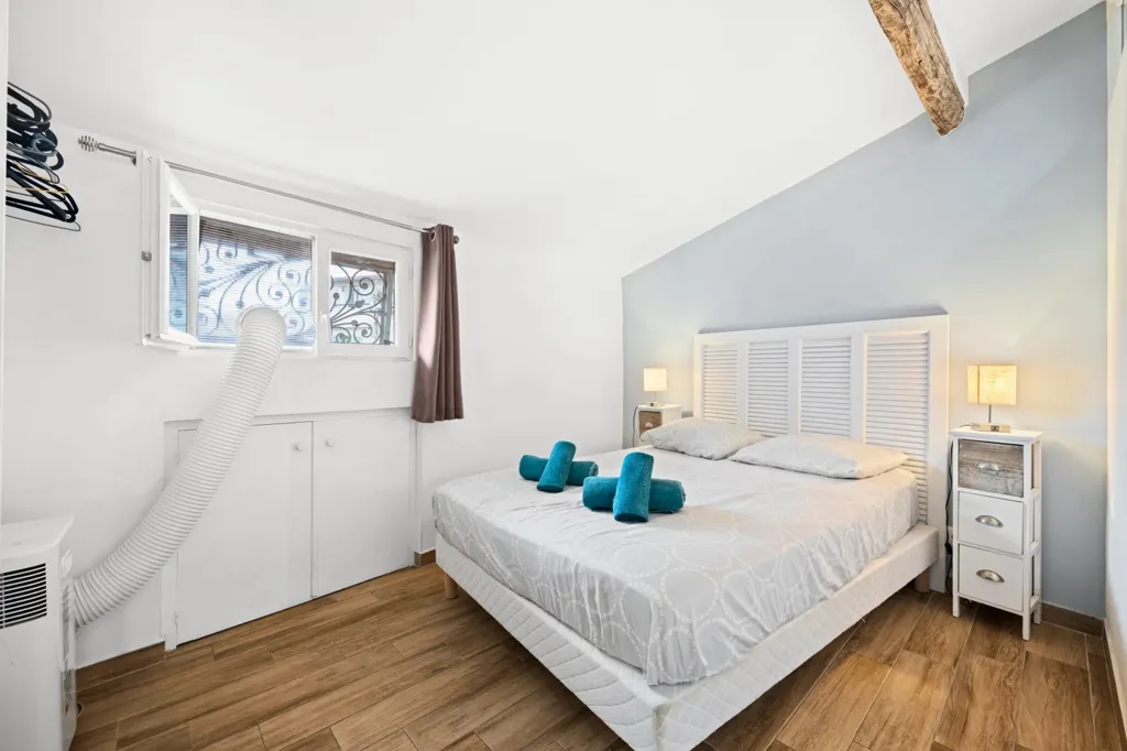 Bedrooms - 3-Piece Apartment with City View in Vieux Nice