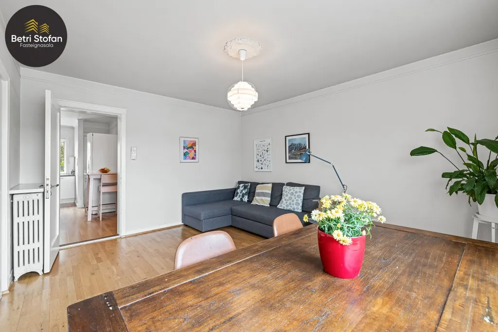 Söögituba - Stein-built Flat with Balcony in Reykjavik