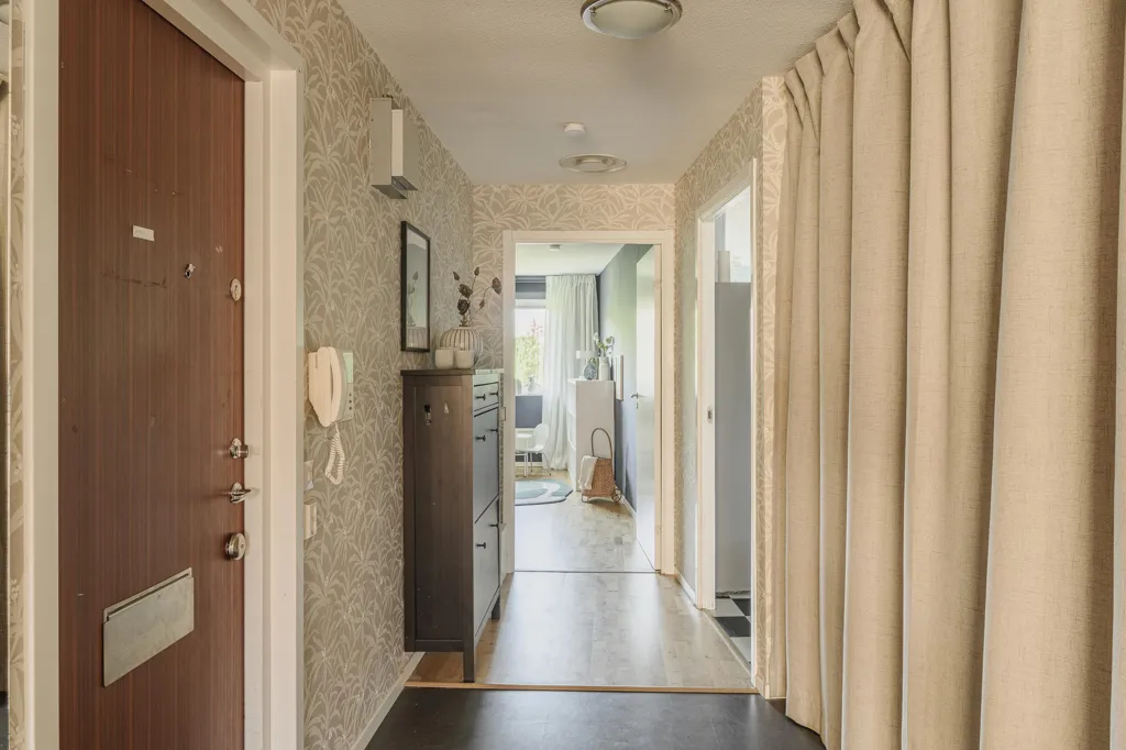 Hallway - Apartment with Balcony in Stampen, Gothenburg