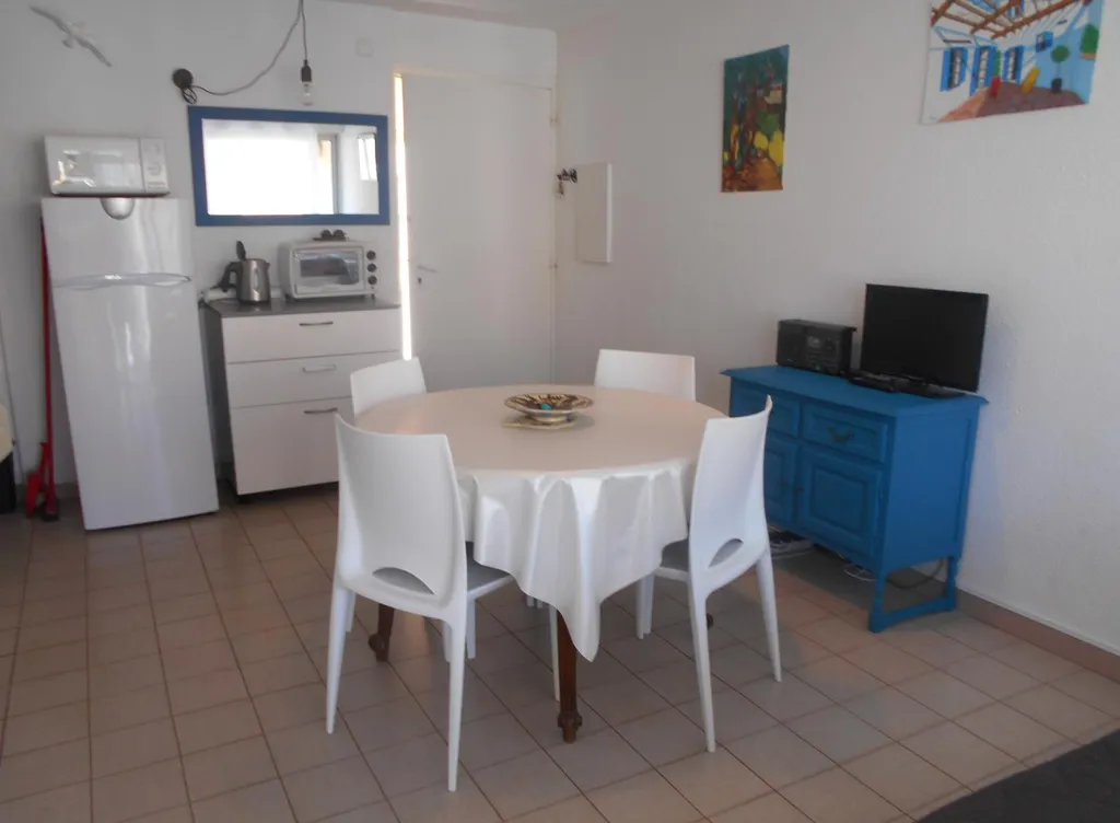 Salle à manger - Appartement T2 Cabine avec Parking à Proximité de la Plage