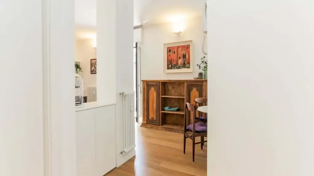 Esik - Modern Studio with Balcony in Milan