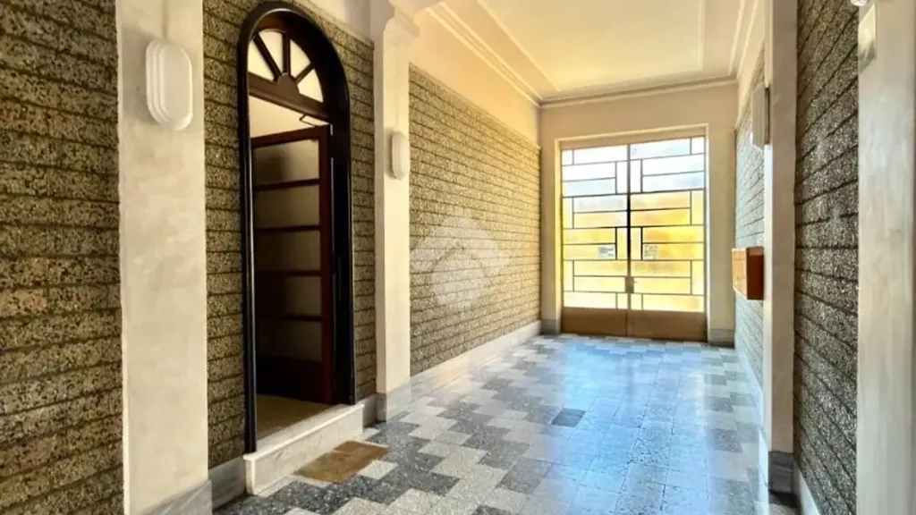 Entrée - Rustic 2-Bed Flat with Balcony in Torino