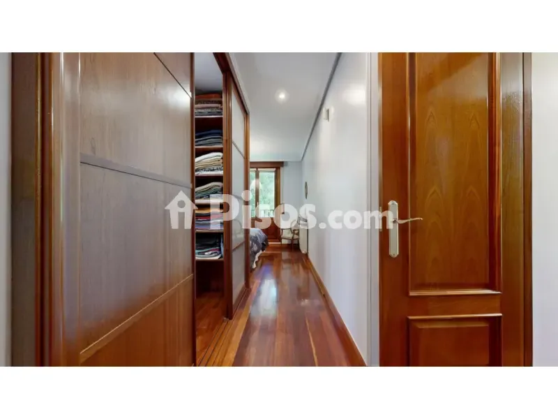 Rooms - Independent Villa with Private Pool in Gueñes
