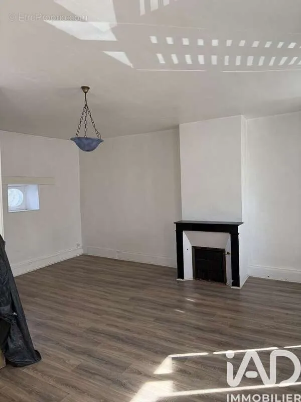 Maison 6 pièces à Bruere-Allichamps