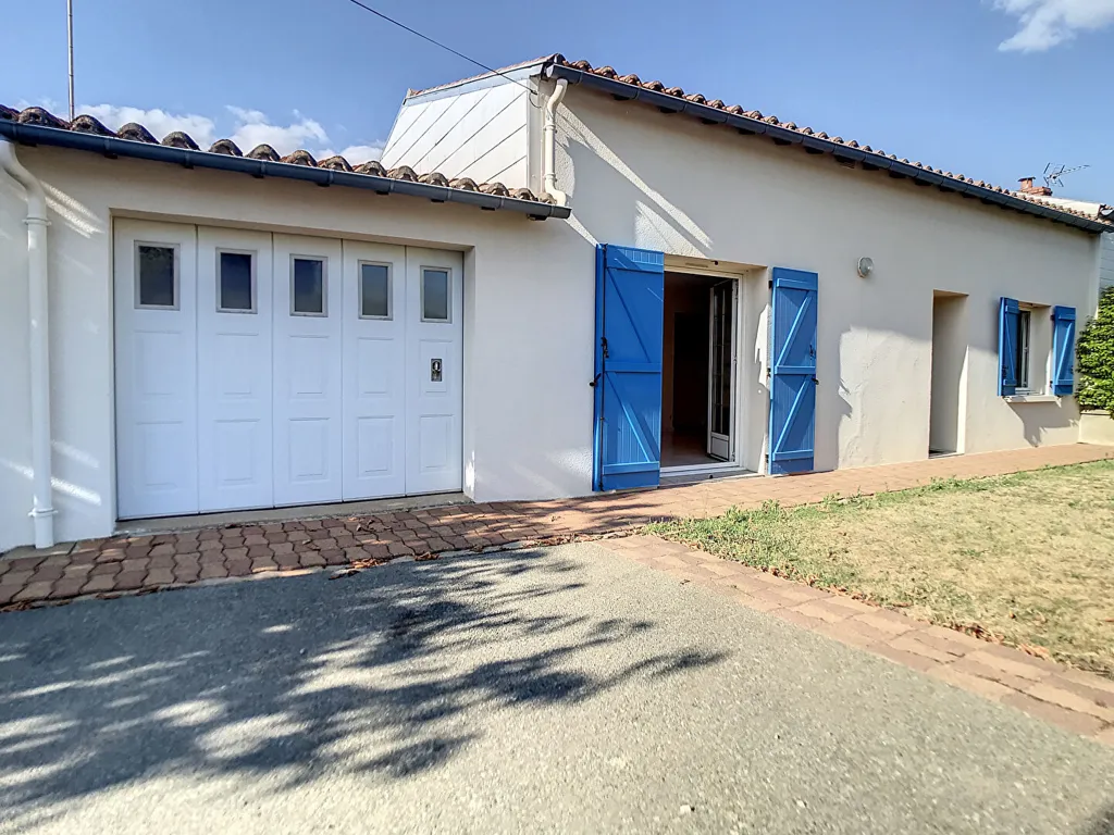 Välivaade - 3-Bedroom House with Terraced Garden in Couffé