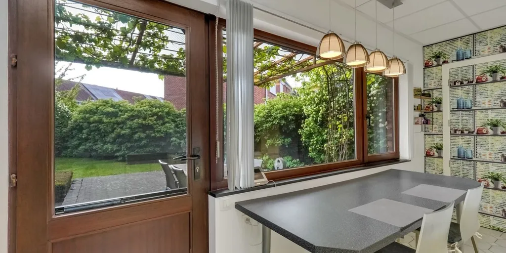 Salle à manger - Maison à Demi-Étage avec Jardin à Hasselt