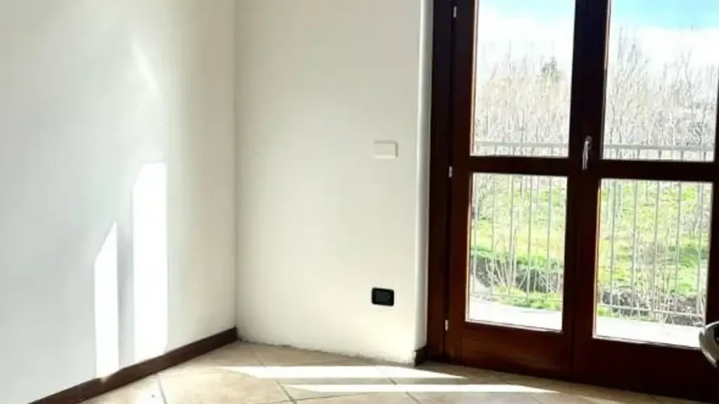 Toad - Triplex Apartment with Balconies in Mortara