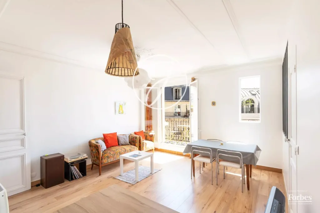 Elutuba - Apartment with Eiffel View in Paris 18th