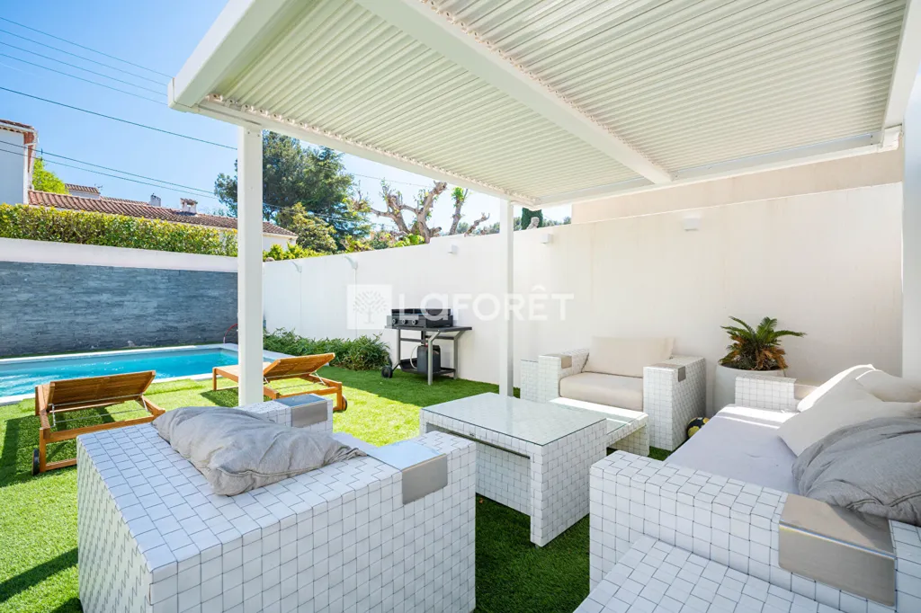Bassein - Architectural House with Pool near Marseille
