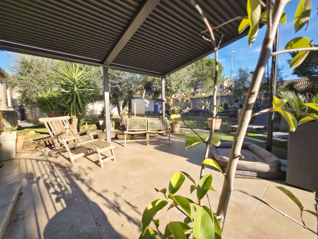 Terrasse - Maison avec Jardin et Grand Garage à Beaucaire