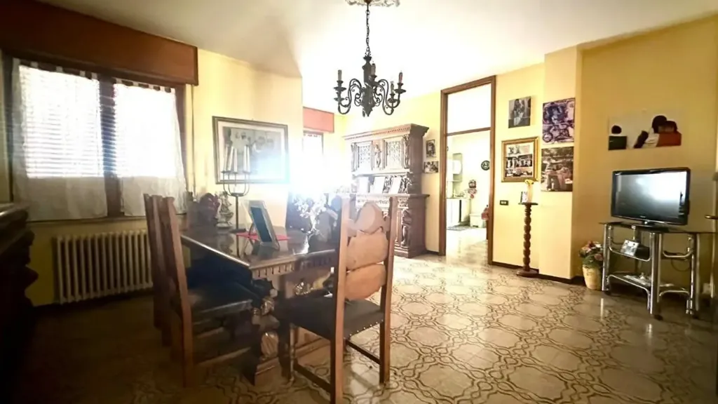 Dining Room - Ground Floor Apartment with Veranda in Ghisalba