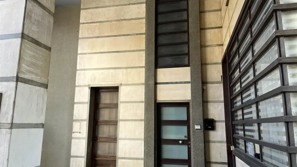 Entrée - Trilocale with Private Staircase in Vigevano