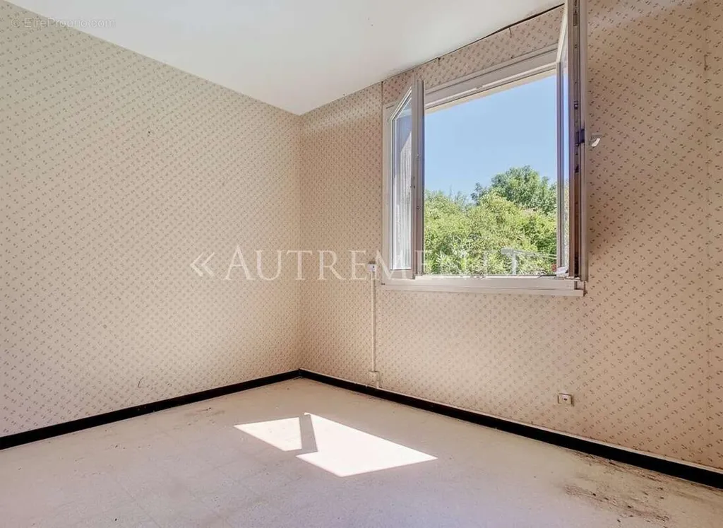 Pièces - Villa au Calme avec Garage à Saint-Sulpice