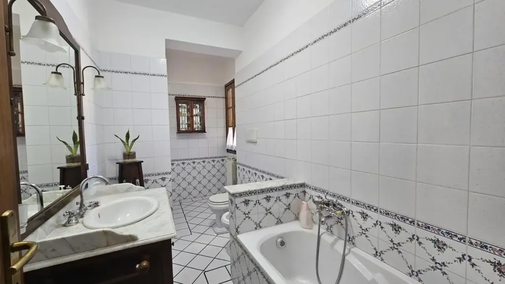 Salles de bain - Bifamiliar Villa with Garden in Cerreto Guidi