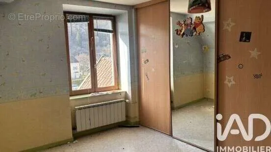 Chambres - Appartement Duplex à Rénover à Hérimoncourt