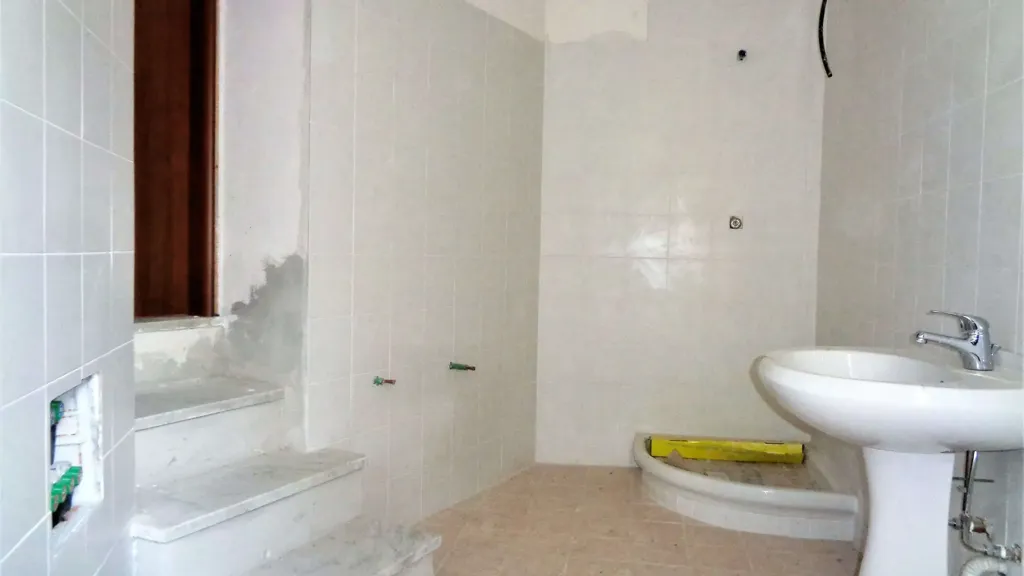 Baños - Rearfitted Apartment with Terrace in Ormea