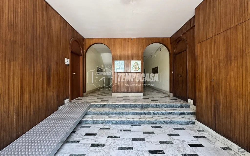 Hallway - Apartment with Balcony in Caserta Centre