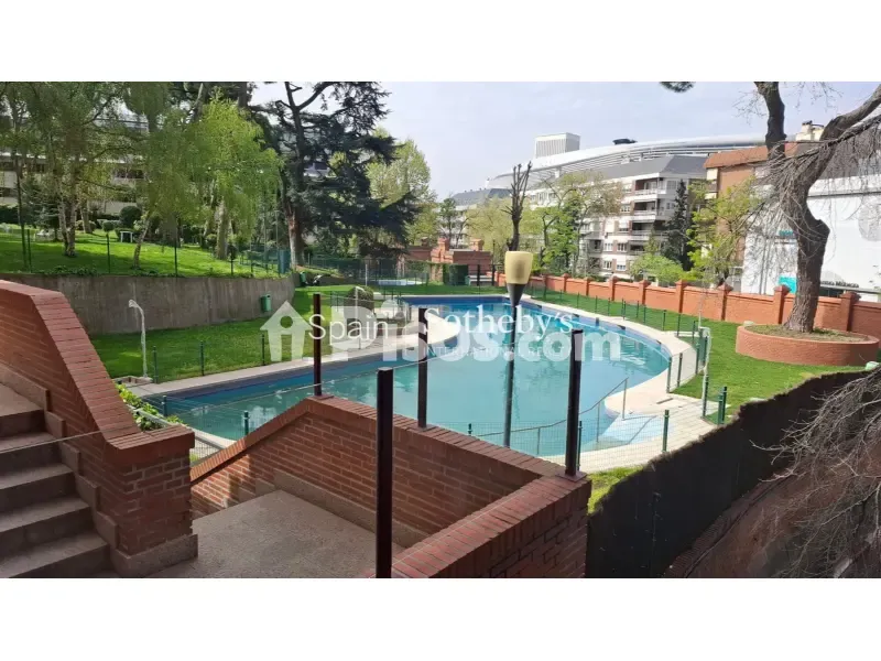 Piscina - Penthouse with Pool in Chamartín