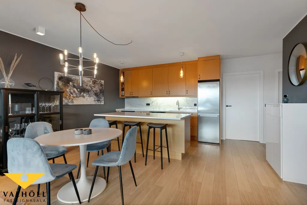 Sala da pranzo - Accessible Three-Bedroom Flat with Balcony in Akrahverfi